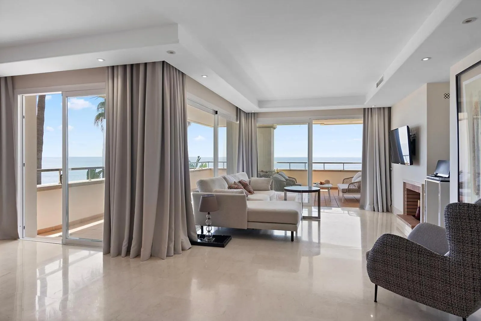 Front Line Beach Luxury Apartment In Heaven Beach Estepona