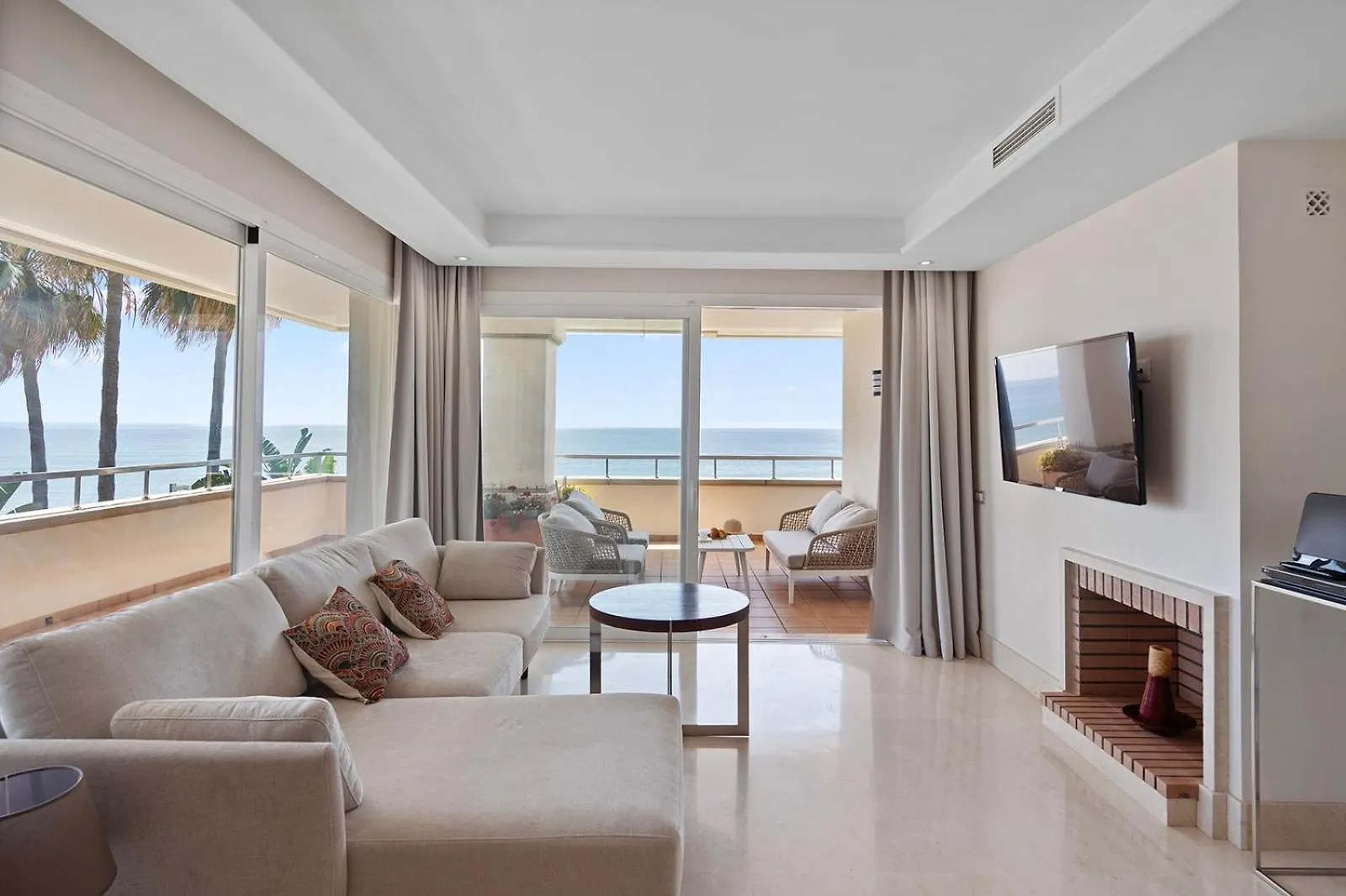 Front Line Beach Luxury Apartment In Heaven Beach Estepona